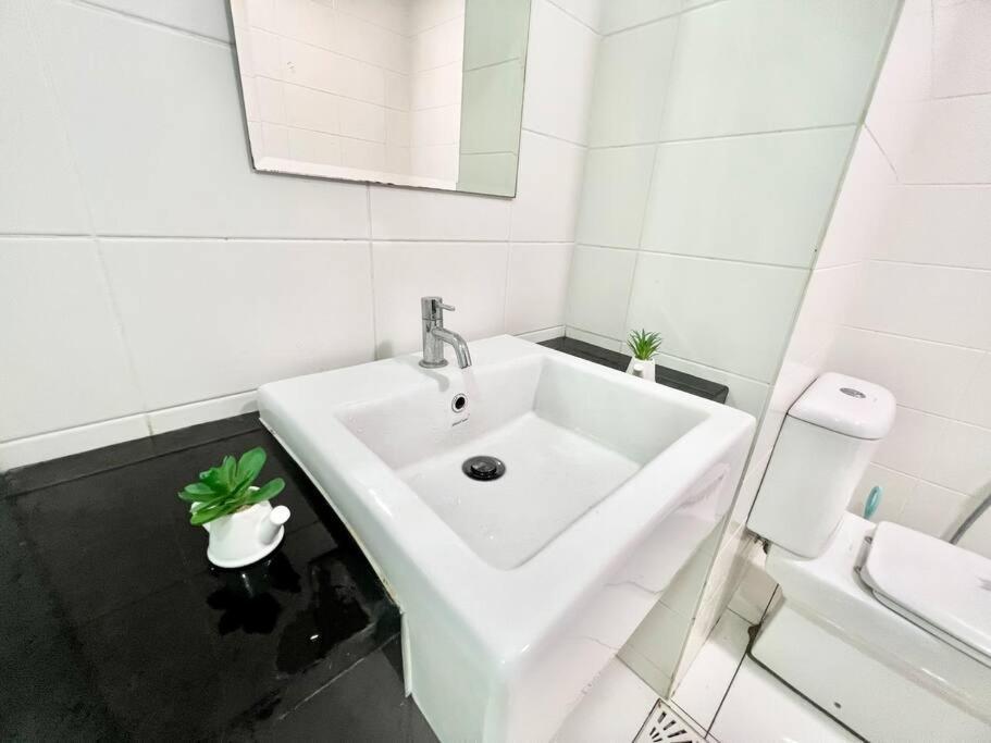 F 1-5 Pax 3Bed Cozy Home Studio Trefoil Setia Alam Wifi & Tv Шах Алам Екстериор снимка